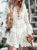 Vestido Estilo Praia com Detalhe Rendado, Decote V e Mangas Flare