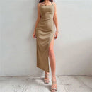 Vestido Slim Sheath com Decote Halter e Alças Finas – Perfeito para Noites de Festa
