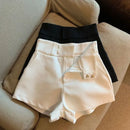 Shorts Feminino Cintura Alta com Detalhe em Lantejoulas - Estilo Casual e Elegância