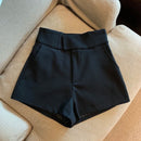 Shorts Feminino Cintura Alta com Detalhe em Lantejoulas - Estilo Casual e Elegância