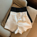 Shorts Feminino Cintura Alta com Detalhe em Lantejoulas - Estilo Casual e Elegância