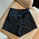 Shorts Feminino Cintura Alta com Detalhe em Lantejoulas - Estilo Casual e Elegância