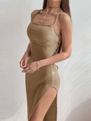 Vestido Slim Sheath com Decote Halter e Alças Finas – Perfeito para Noites de Festa