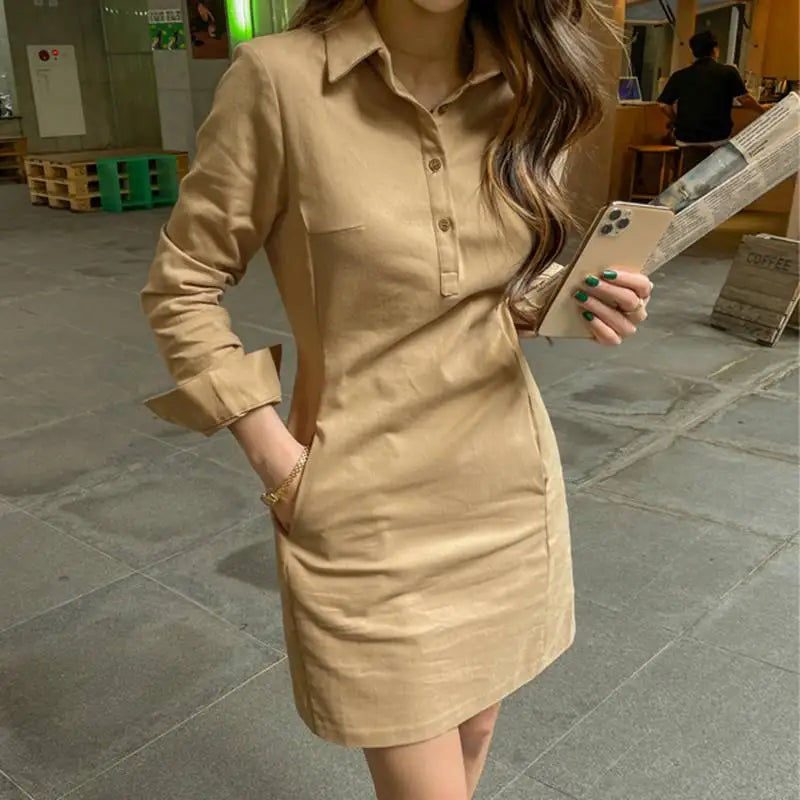 Vestido Camiseta Mini Casual com Botões – Conforto e Estilo para Todas as Estações