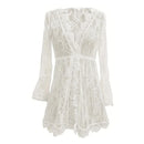 Vestido Estilo Praia com Detalhe Rendado, Decote V e Mangas Flare