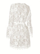 Vestido Estilo Praia com Detalhe Rendado, Decote V e Mangas Flare