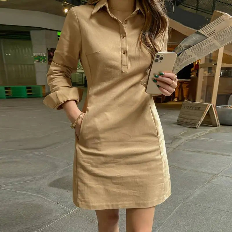 Vestido Camiseta Mini Casual com Botões – Conforto e Estilo para Todas as Estações